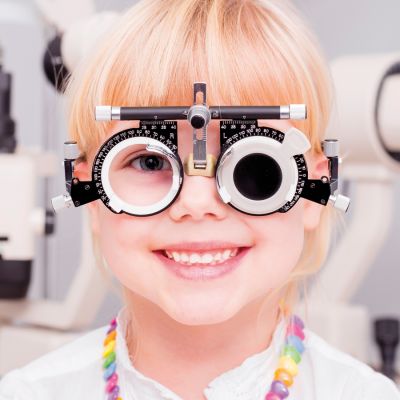 Myopie-Management: Orthokeratologische Kontaktlinsen helfen